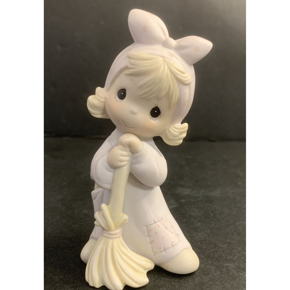 Vintage Enesco Precious Moments 1984 ISN'T HE PRECIOUS? Retired Figurine E-5379